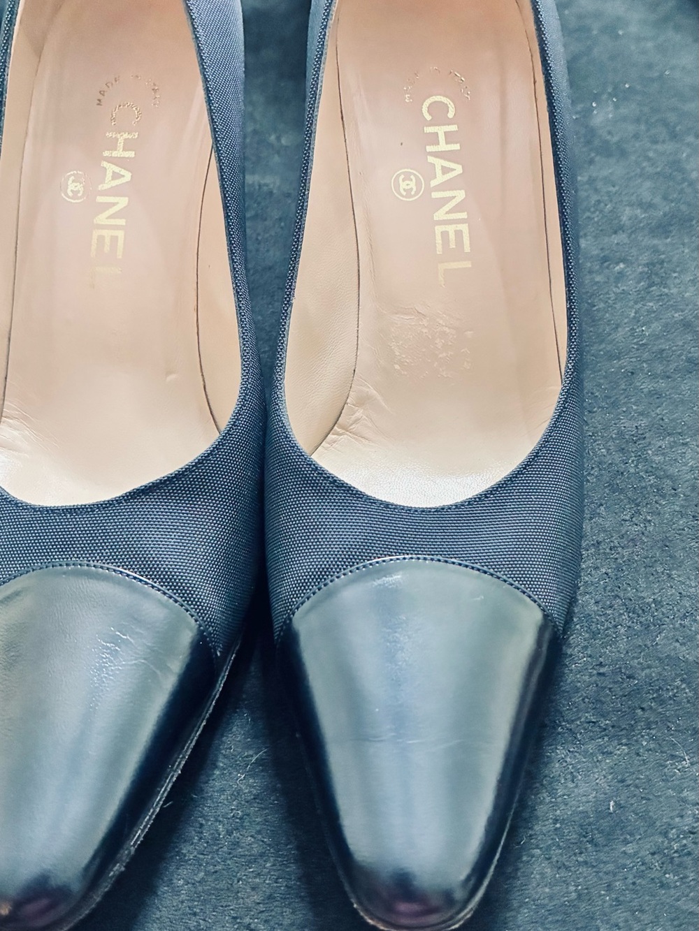 CHANEL Black Navy Two-Tone Cap-Toe heels